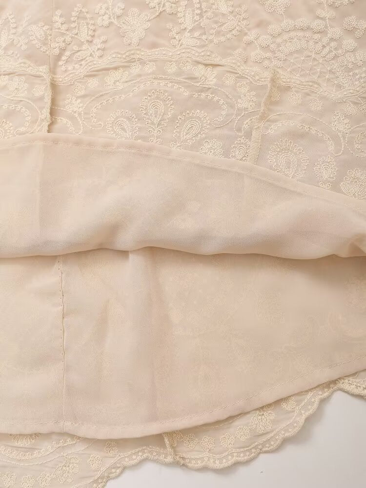 Robe brodée de couleur contrastée pour femme