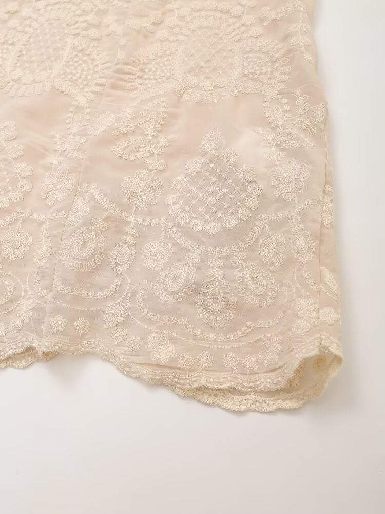 Robe brodée de couleur contrastée pour femme