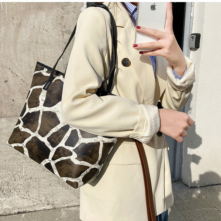 Large-capacity Printed Leopard-print Portable Underarm Bag