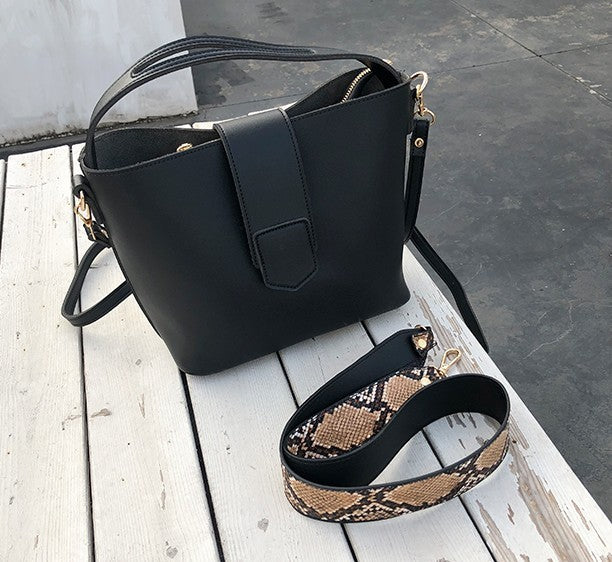 Vintage one-shoulder messenger handbag