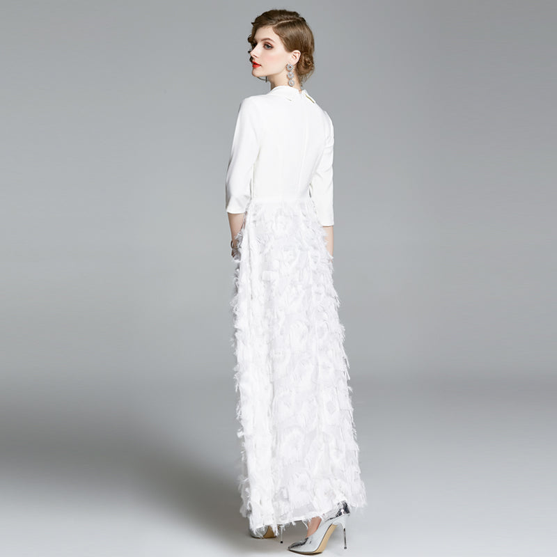 Robe blanche longue à col évasé et à franges vintage