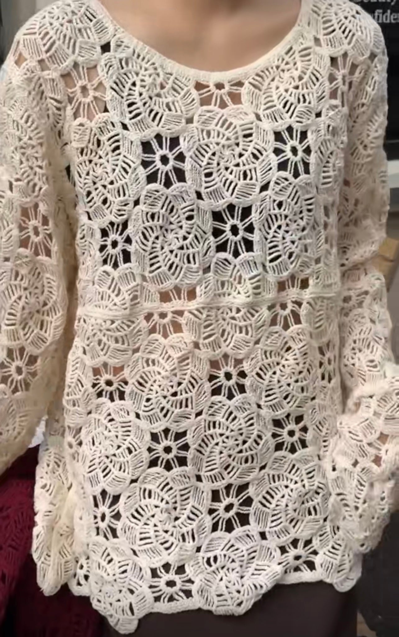 Haut mi-long à découpes en crochet pour femme