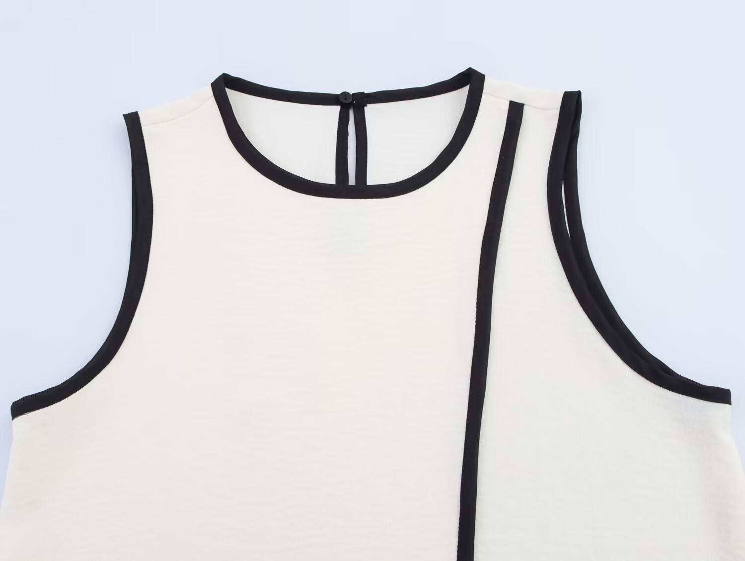 Women Contrast Color Trim Crepe round Neck Sleeveless Top