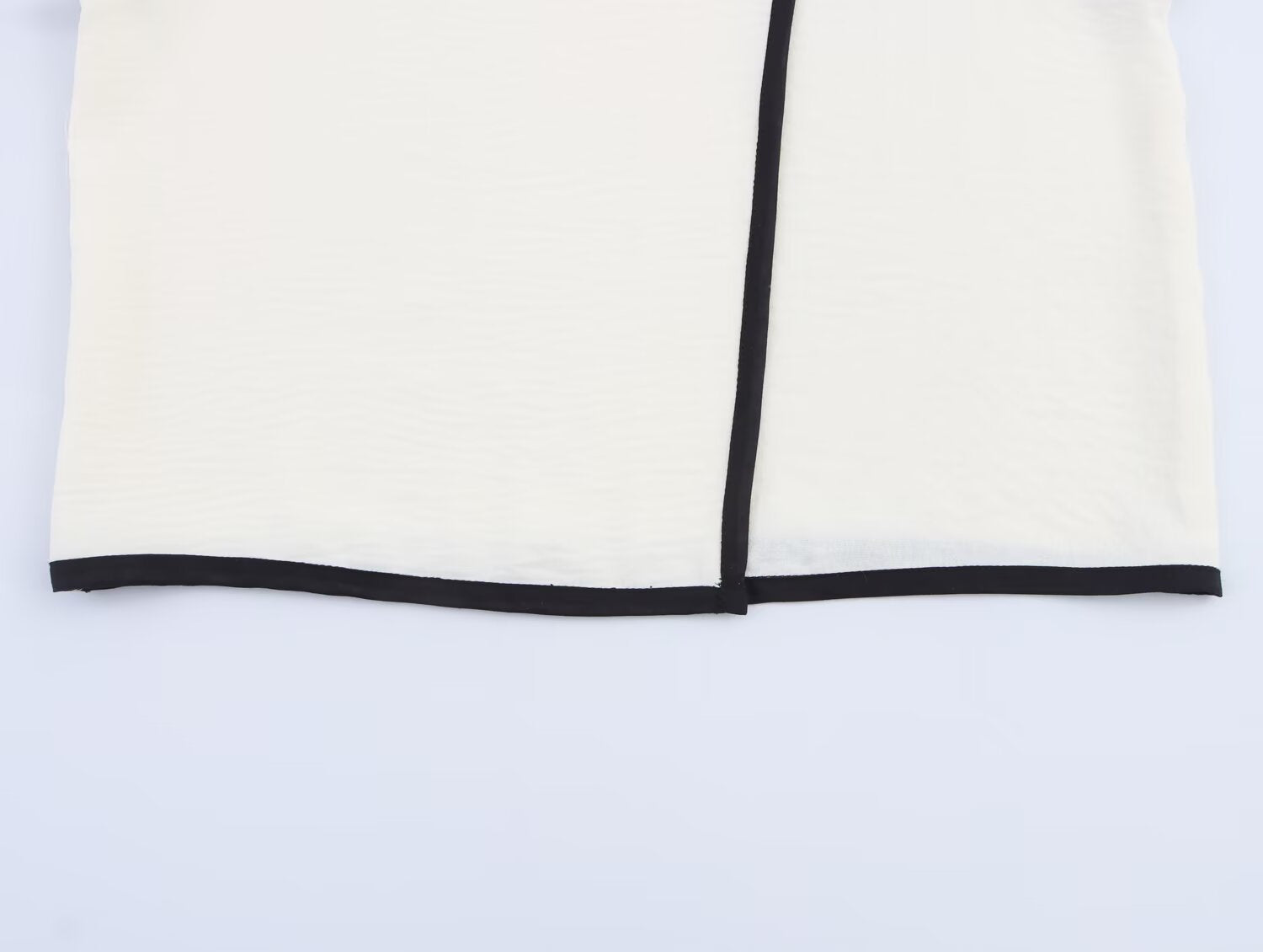 Women Contrast Color Trim Crepe round Neck Sleeveless Top