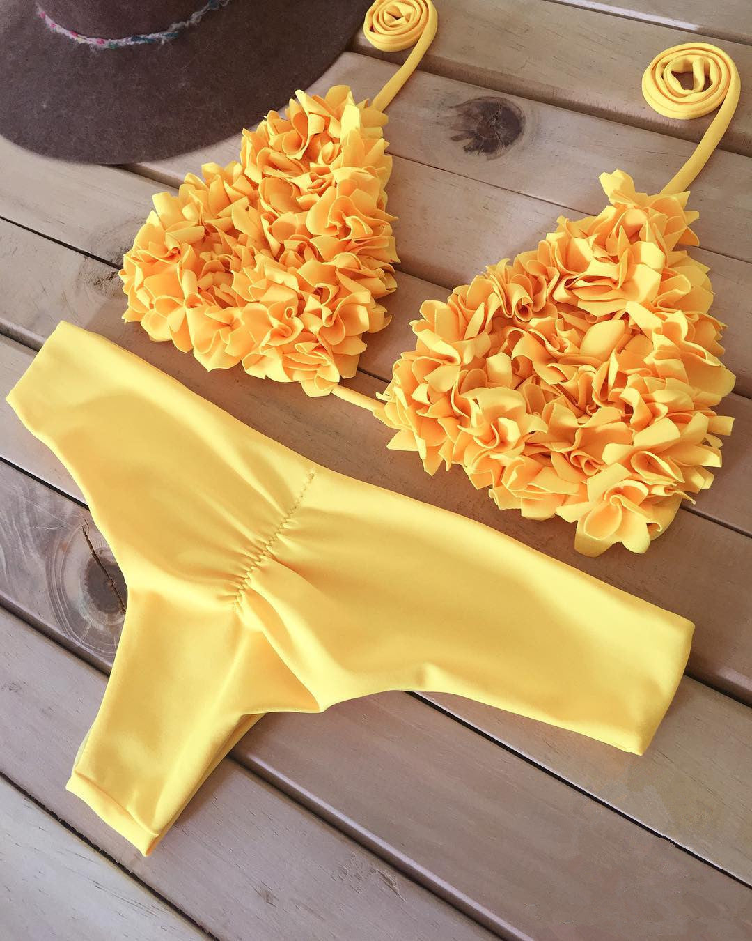 New sewn flower swimwear Europe and America burst triangle bikini